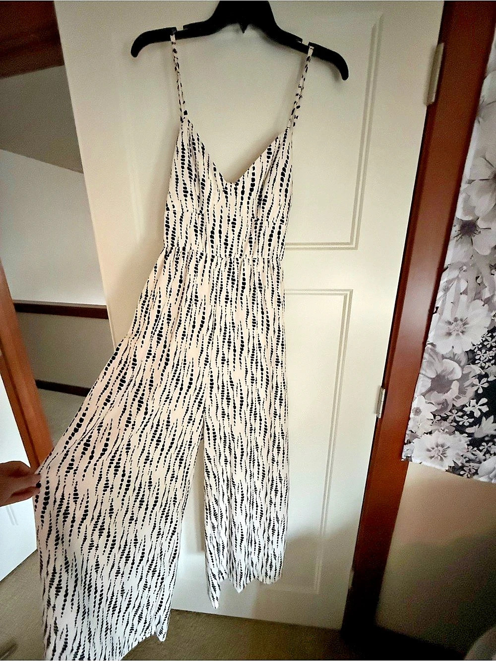 Women's Maxi Jumper in White & Black Like New